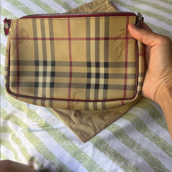 Authentic Burberry Haymarket Check small purse. Like new - Picture 9 of 9